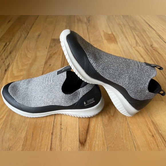 Sketchers Slip On Sneakers - Picture 2 of 6
